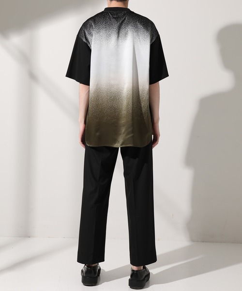 UNITED TOKYO（ユナイテッドトウキョウ）の「バックグラデーションＴ/オーバーサイズ（Tシャツ/カットソー・メンズ・ブラック/グレー・1/2/3）」の9枚目の写真