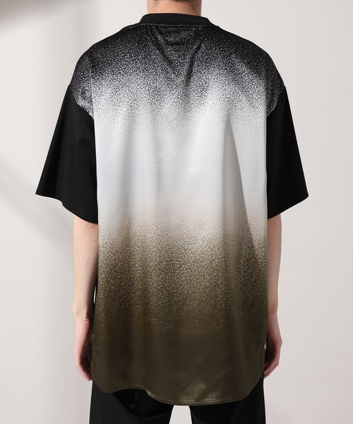 UNITED TOKYO（ユナイテッドトウキョウ）の「バックグラデーションＴ/オーバーサイズ（Tシャツ/カットソー・メンズ・ブラック/グレー・1/2/3）」の13枚目の写真