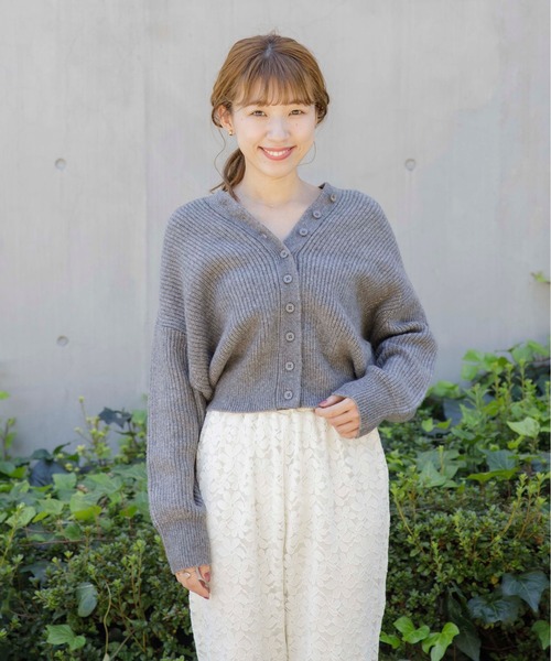 flower（フラワー）の「ボタンニットトップ（ニット/セーター・レディース・グレー/アイボリー・FREE）」の2枚目の写真