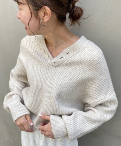 flower（フラワー）の「ボタンニットトップ（ニット/セーター・レディース・グレー/アイボリー・FREE）」の3枚目の写真
