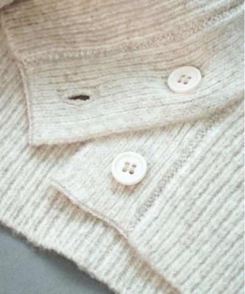flower（フラワー）の「ボタンニットトップ（ニット/セーター・レディース・グレー/アイボリー・FREE）」の5枚目の写真