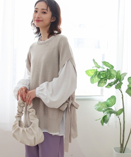 Social GIRL（ソーシャルガール）の「サイドリボンビッグシルエットニットベスト（ベスト・レディース・ブラック/ブルー/モカ/グレイッシュベージュ/アイボリー・M）」の4枚目の写真