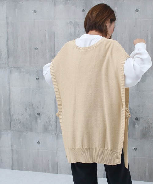 Social GIRL（ソーシャルガール）の「サイドリボンビッグシルエットニットベスト（ベスト・レディース・ブラック/ブルー/モカ/グレイッシュベージュ/アイボリー・M）」の6枚目の写真