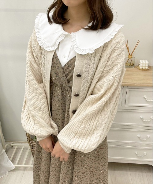 apres jour(アプレジュール)の「ケーブル丸首カーデ【ZOZOTOWN限定アイテム】(カーディガン/ボレロ・レディース・アイボリー/クリーム/モカ/ラベンダー・X-LARGE/フリー)」の2枚目の写真