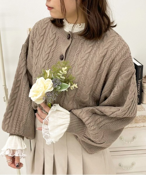 apres jour(アプレジュール)の「ケーブル丸首カーデ【ZOZOTOWN限定アイテム】(カーディガン/ボレロ・レディース・アイボリー/クリーム/モカ/ラベンダー・X-LARGE/フリー)」の5枚目の写真