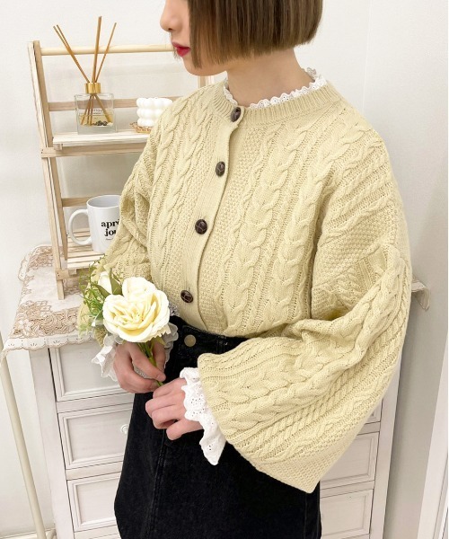apres jour(アプレジュール)の「ケーブル丸首カーデ【ZOZOTOWN限定アイテム】(カーディガン/ボレロ・レディース・アイボリー/クリーム/モカ/ラベンダー・X-LARGE/フリー)」の7枚目の写真