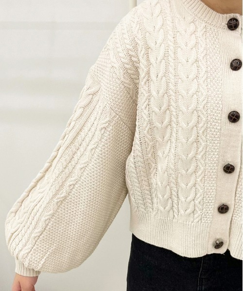 apres jour(アプレジュール)の「ケーブル丸首カーデ【ZOZOTOWN限定アイテム】(カーディガン/ボレロ・レディース・アイボリー/クリーム/モカ/ラベンダー・X-LARGE/フリー)」の16枚目の写真