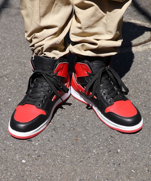 レッド/ブラック ハイカット スポーツシューズ REVENGE×STORM（リベンジストーム）の「REVENGE X STORM/リベンジ