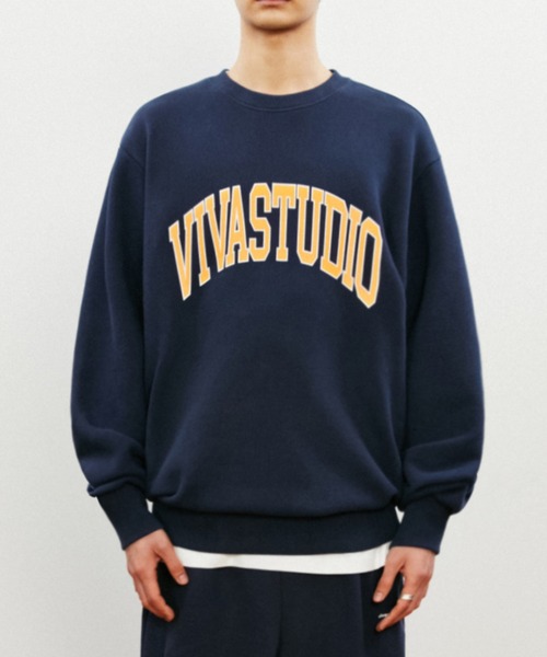 VIVASTUDIO(ビバスタジオ)の「COLLEGE LOGO CREWNECK(スウェット・メンズ・ネイビー/ブラック/グレー・SMALL/X-LARGE/MEDIUM/LARGE)」の3枚目の写真