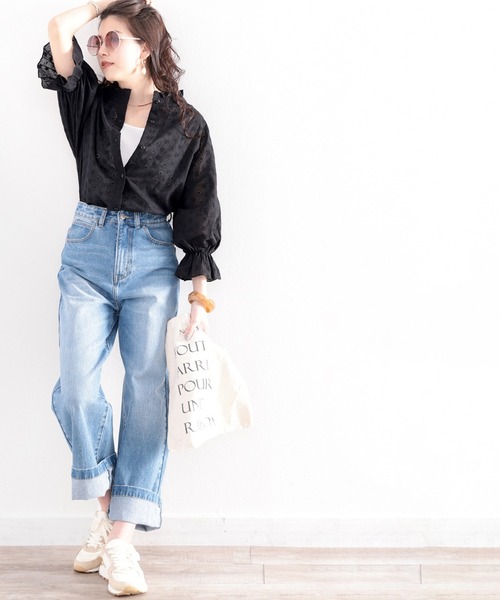 大人が着るのはこれ。2way花柄刺繍ブラウス。