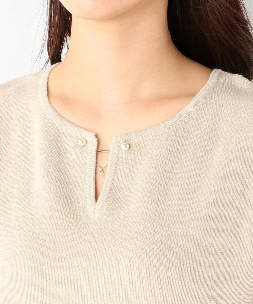 MEW'S REFINED CLOTHES（ミューズリファインドクローズ）の「バーアクセ付ニットワンピース（ワンピース・レディース・グレイッシュベージュ/ベージュ/ネイビー・MEDIUM）」の8枚目の写真