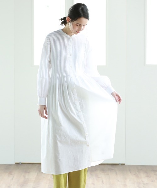 Pao de lo(パオデロ)の「ローンピンタックワンピース(ワンピース・レディース・ベージュ/オフホワイト/グリーン・9号/7号)」の2枚目の写真