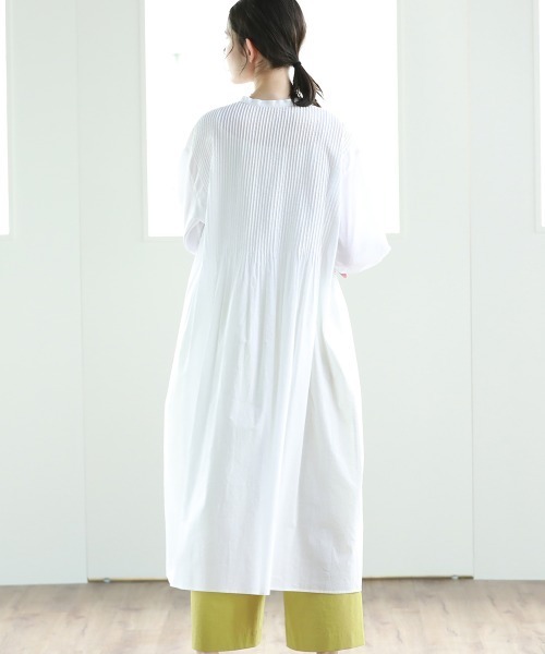 Pao de lo(パオデロ)の「ローンピンタックワンピース(ワンピース・レディース・ベージュ/オフホワイト/グリーン・9号/7号)」の4枚目の写真