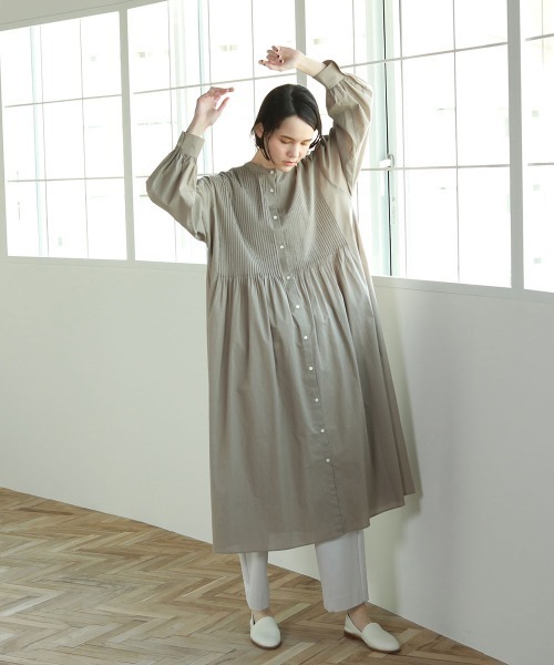 Pao de lo(パオデロ)の「ローンピンタックワンピース(ワンピース・レディース・ベージュ/オフホワイト/グリーン・9号/7号)」の11枚目の写真