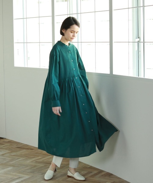 Pao de lo(パオデロ)の「ローンピンタックワンピース(ワンピース・レディース・ベージュ/オフホワイト/グリーン・9号/7号)」の7枚目の写真