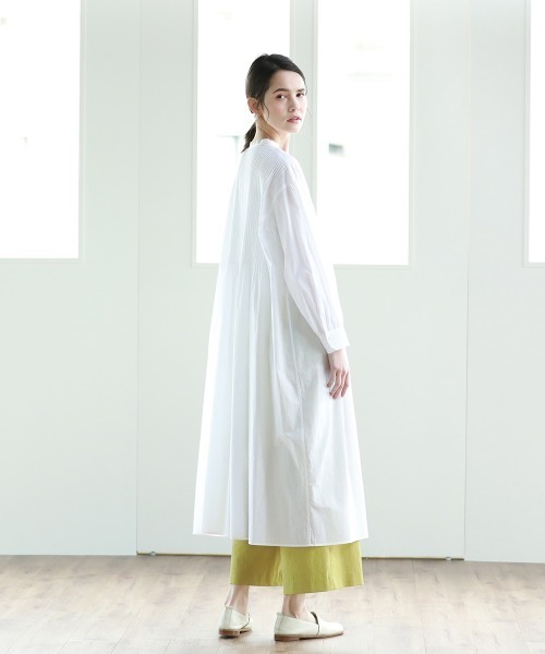 Pao de lo(パオデロ)の「ローンピンタックワンピース(ワンピース・レディース・ベージュ/オフホワイト/グリーン・9号/7号)」の9枚目の写真