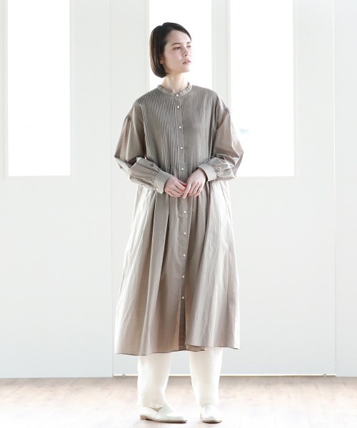 Pao de lo(パオデロ)の「ローンピンタックワンピース(ワンピース・レディース・ベージュ/オフホワイト/グリーン・9号/7号)」の20枚目の写真