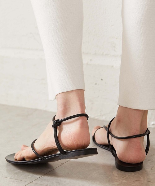OUVRAGE CLASSE（ウヴラージュクラス）の「【LAOCOONTE/ラオコンテ】Flavia チューブサンダル（サンダル・レディース・ブラック・SMALL/MEDIUM）」の2枚目の写真