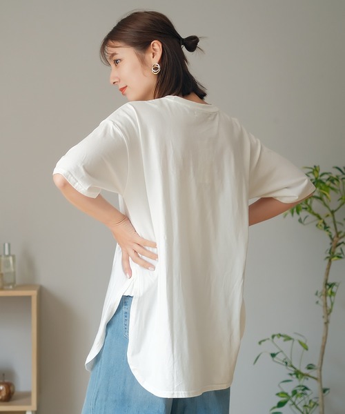 VitaFelice(ヴィータフェリーチェ)の「USAコットンロングビッグTシャツ(半袖)(Tシャツ/カットソー・レディース・ベージュ系その他/チャコールグレー/カーキ/オフホワイト・FREE)」の5枚目の写真