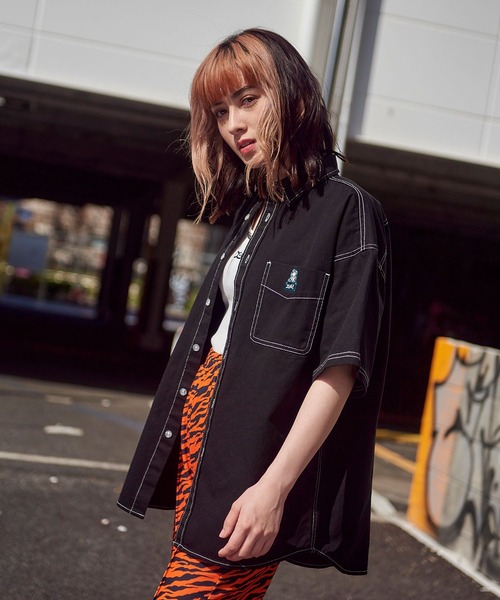 X-girl（エックスガール）の「FACE TWILL S/S SHIRT（シャツ/ブラウス・レディース・ブラック/ベージュ/グリーン/チャコール・S/M）」の2枚目の写真