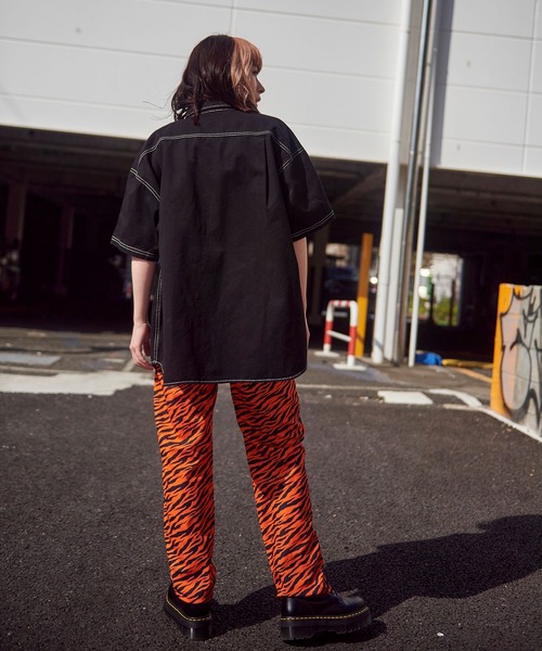 X-girl（エックスガール）の「FACE TWILL S/S SHIRT（シャツ/ブラウス・レディース・ブラック/ベージュ/グリーン/チャコール・S/M）」の19枚目の写真