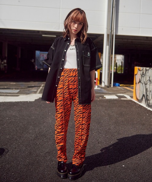 X-girl（エックスガール）の「FACE TWILL S/S SHIRT（シャツ/ブラウス・レディース・ブラック/ベージュ/グリーン/チャコール・S/M）」の22枚目の写真