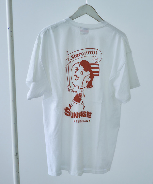 SiNCERE（シンシア）の「〈JHANKSON/ジャンクソン〉SUNRISE RESAURANT TEE/サンライズレストランTシャツ（Tシャツ/カットソー・メンズ・ホワイト/ブラック/ブルー・M/L）」の2枚目の写真