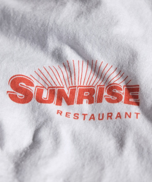 SiNCERE（シンシア）の「〈JHANKSON/ジャンクソン〉SUNRISE RESAURANT TEE/サンライズレストランTシャツ（Tシャツ/カットソー・メンズ・ホワイト/ブラック/ブルー・M/L）」の8枚目の写真