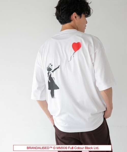 LOWRYS FARM(ローリーズファーム)の「バンクシーバックプリントTS/S 957312(Tシャツ/カットソー・メンズ・ホワイト/ブラック/グレー/レッド・MEDIUM/LARGE)」の2枚目の写真