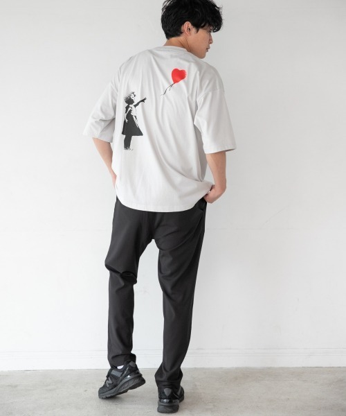 LOWRYS FARM(ローリーズファーム)の「バンクシーバックプリントTS/S 957312(Tシャツ/カットソー・メンズ・ホワイト/ブラック/グレー/レッド・MEDIUM/LARGE)」の14枚目の写真