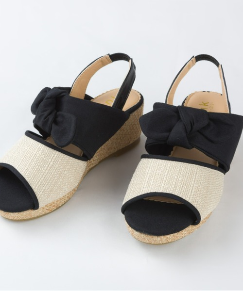 OMNES（オムネス）の「キッズ リボンウェッジソールサンダル（サンダル・キッズ・ホワイト/ブラック系その他・23.0cm/22.0cm/19.0cm/20.0cm/21.0cm）」の2枚目の写真