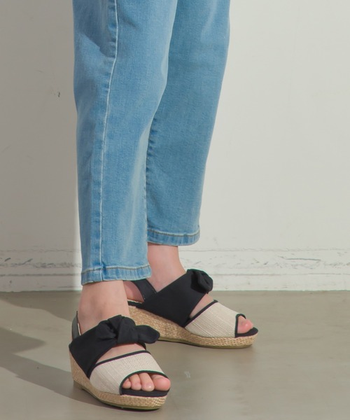 OMNES（オムネス）の「キッズ リボンウェッジソールサンダル（サンダル・キッズ・ホワイト/ブラック系その他・23.0cm/22.0cm/19.0cm/20.0cm/21.0cm）」の14枚目の写真