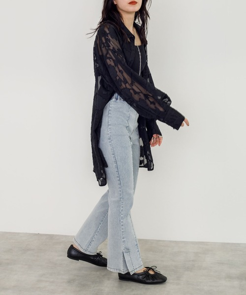 w closet（ダブルクローゼット）の「花柄ジャガードシアーシャツ