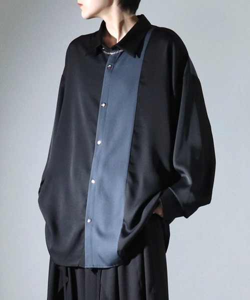 Confirm（コンファーム）の「アシンメトリーキリカエ / 襟配色クレリック ドレープとろみ ビッグシルエット長袖シャツ ユニセックス【Confirm】（シャツ/ブラウス・メンズ・ホワイト/ブラック/ベージュ/ブラウン/グレー/サックスブルー/ピンク/アイボリー/ミント/ブラック系その他/ベージュ系その他/コーラル/ホワイト系その他/ブラック系その他2/ブルー/ブラック系1/グリーン系/ブルー系/ホワイト系/ブラック系/ブラウン系・FREE/M/L/XL）」の9枚目の写真