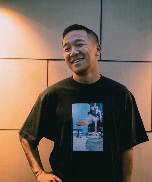 esutoreja(エストレジャ)の「The Beach and the CityTシャツ(Tシャツ/カットソー・レディース・ブラック・L/S/XL/M)」の2枚目の写真