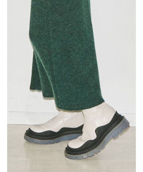 EMODA（エモダ）の「タンクソールボリュームブーツ（ブーツ・レディース・ブラック/アイボリー・SMALL/MEDIUM/LARGE）」の2枚目の写真