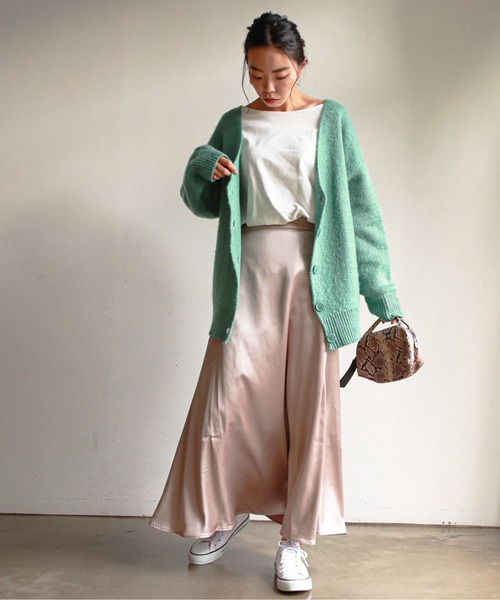 feepur（フェピュール）の「サテンマーメイドスカート（スカート・レディース・グレー系その他/グリーン/ブラック/エンジ・MEDIUM）」の11枚目の写真