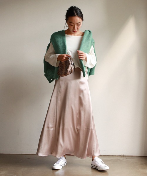 feepur（フェピュール）の「サテンマーメイドスカート（スカート・レディース・グレー系その他/グリーン/ブラック/エンジ・MEDIUM）」の18枚目の写真