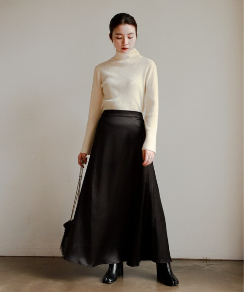 feepur（フェピュール）の「サテンマーメイドスカート（スカート・レディース・グレー系その他/グリーン/ブラック/エンジ・MEDIUM）」の17枚目の写真