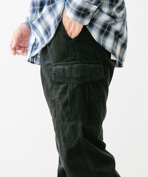 ITEMS URBANRESEARCH(アイテムズ アーバンリサーチ)の「コーデュロイ シェフカーゴパンツ(カーゴパンツ・メンズ・ベージュ/チャコールグレー/ブラック/オリーブ・MEDIUM/LARGE)」の6枚目の写真