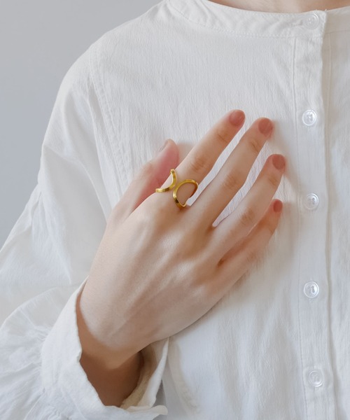 Kengo Kuma + MA,YU （ケンゴ クマ プラス マユ ）の「ケンゴ クマ プラス マユ リング（リング・レディース・イエローゴールド・M/S）」の4枚目の写真