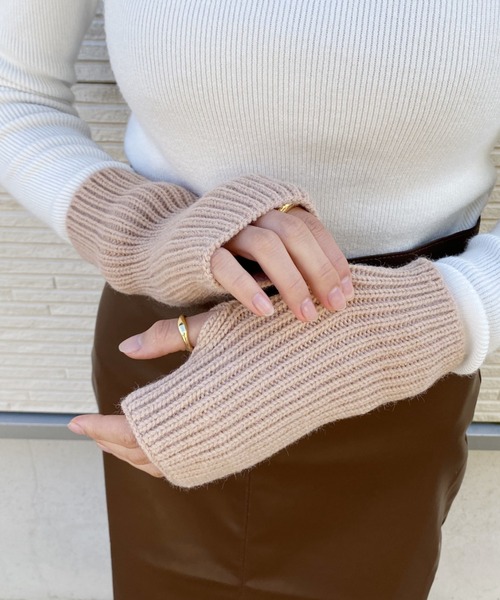 CLEA（クレア）の「ニットアームウォーマー（アームカバー・レディース・ブラック/ベージュ/アイボリー/ナチュラル・FREE）」の21枚目の写真