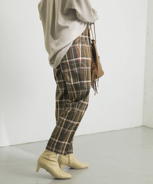 URBAN RESEARCH(アーバンリサーチ)の「チェックイージーパンツ(その他パンツ・レディース・ベージュ系その他/グリーン系その他・38/36)」の3枚目の写真