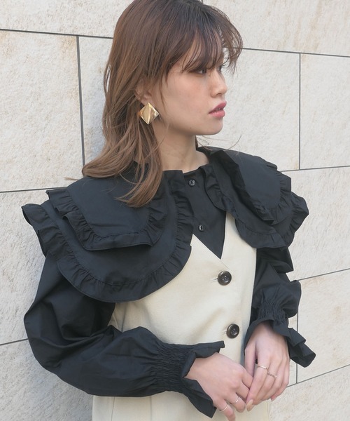 CORNERS(コーナーズ)の「ダブルフリルビッグカラーブラウス(Tシャツ/カットソー・レディース・ベージュ/ブラック/ブルー/ホワイト・M)」の9枚目の写真