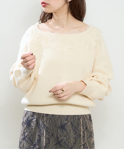 natural couture(ナチュラルクチュール)の「幅広モチーフレース畦ニット(ニット/セーター・レディース・ブラック/オフホワイト/ラベンダー/グレイッシュベージュ・FREE)」の2枚目の写真