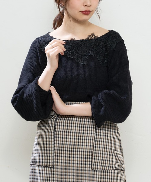 natural couture(ナチュラルクチュール)の「幅広モチーフレース畦ニット(ニット/セーター・レディース・ブラック/オフホワイト/ラベンダー/グレイッシュベージュ・FREE)」の3枚目の写真