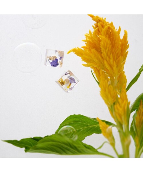 ANEVER(アンエバー)の「MINI CUBE ピアス(ピアス(両耳用)・レディース・ホワイト系/アイボリー系・F)」の1枚目の写真