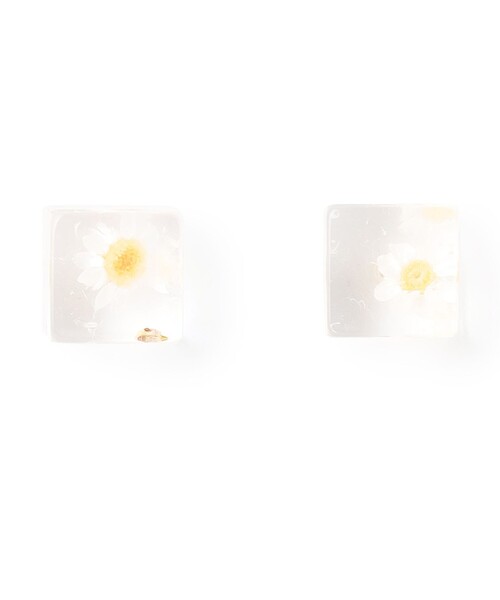 ANEVER(アンエバー)の「MINI CUBE ピアス(ピアス(両耳用)・レディース・ホワイト系/アイボリー系・F)」の3枚目の写真