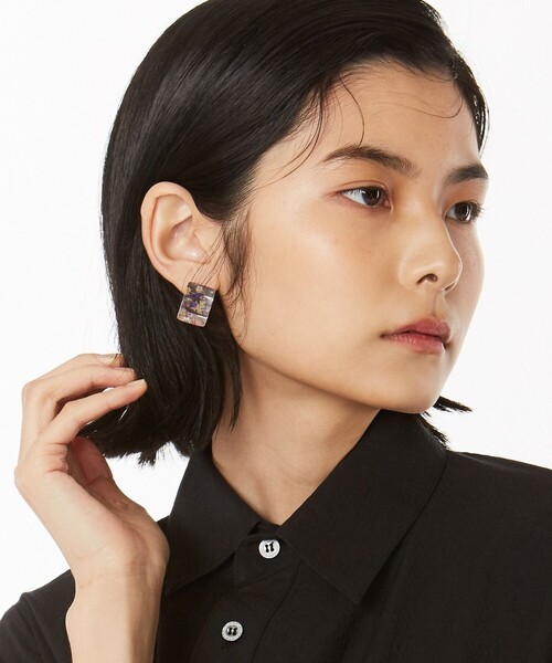 ANEVER(アンエバー)の「MINI CUBE ピアス(ピアス(両耳用)・レディース・ホワイト系/アイボリー系・F)」の8枚目の写真