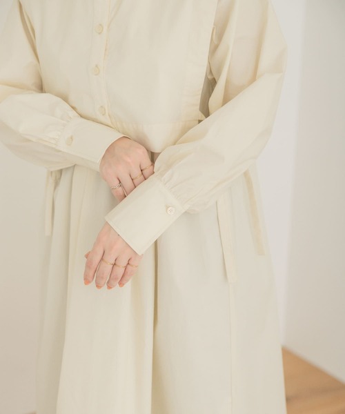 ITEMS URBANRESEARCH(アイテムズ アーバンリサーチ)の「ベストセットシャツワンピース(シャツワンピース・レディース・オフホワイト/ブルー系その他/チャコールグレー・FREE)」の6枚目の写真